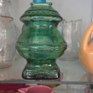 Green Decorative Glass Vase - Classic Curved Design